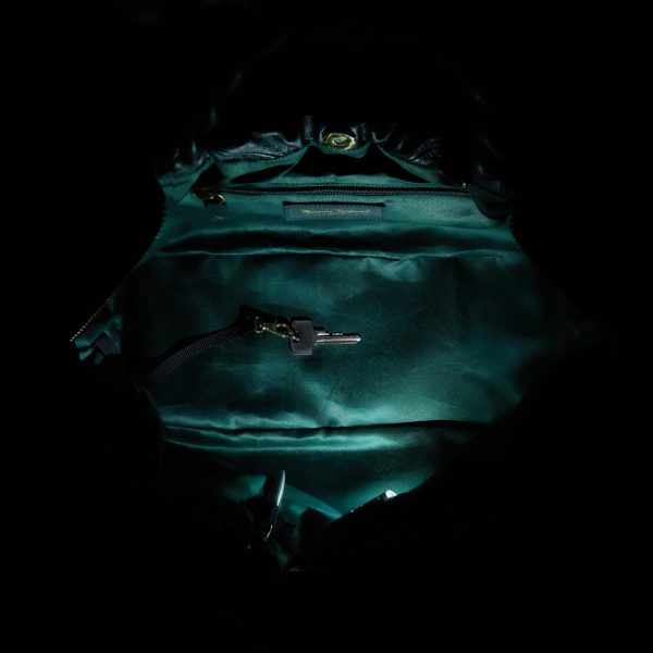 Riccardo Ferducci_018434 049_Shopper mit LED-Licht-Fach_Leder_grün_Damen_2_2022