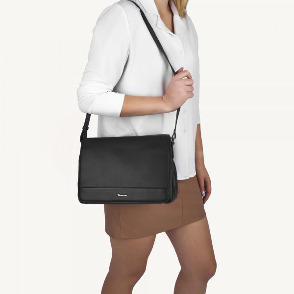 Riccardo Ferducci_028422 002_Flap bag_Leder_schwarz_Damen_5_2022