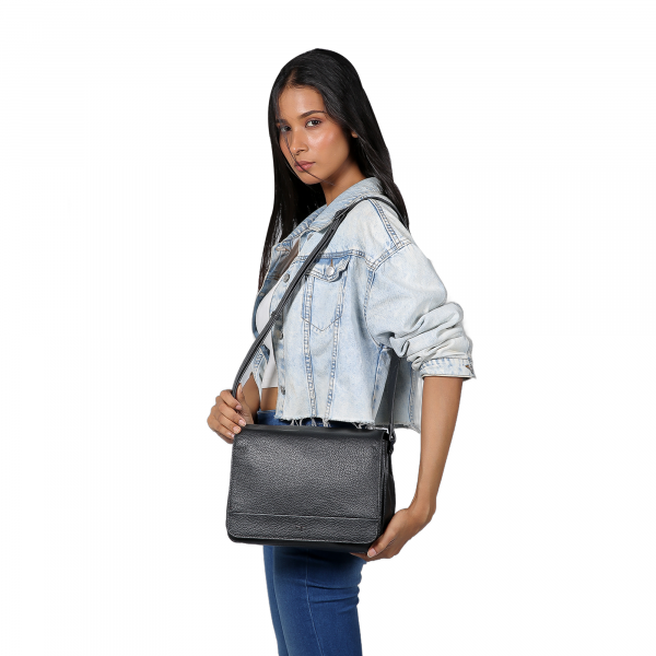 Riccardo Ferducci_148422 002_Flap bag_Leder_schwarz_Damen_3_2022
