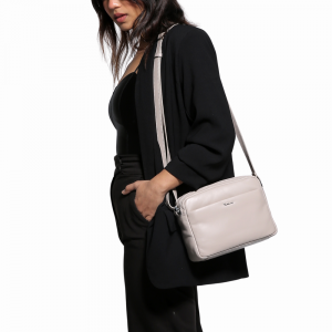 Riccardo Ferducci_028441 045_Crossover_Leder_beige_Damen_1_2022