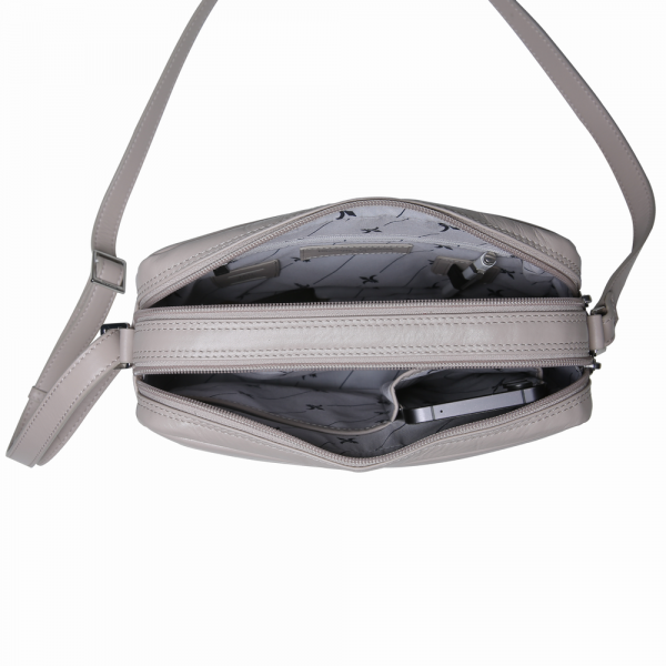 Riccardo Ferducci_028441 045_Crossover_Leder_beige_Damen_5_2022