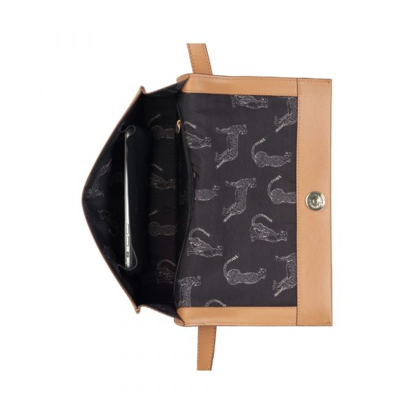 Burkely_BU1000206.43 23_PARISIAN PAIGE BAGUETTE BAG_Leder_cognac_Unisex_3_2022