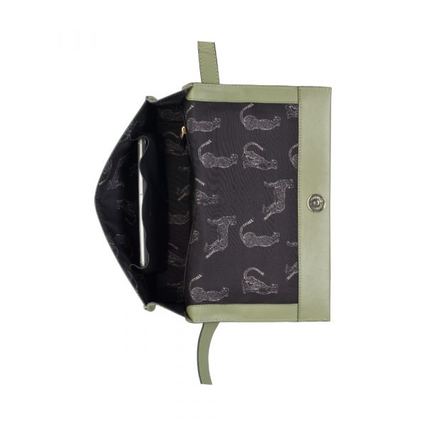 Burkely_BU1000206.43 72_PARISIAN PAIGE BAGUETTE BAG_Leder_gummy green_Unisex_3_2022