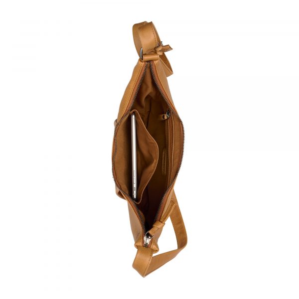 Burkely_BU1000259.84 24_JUST JOLIE CROSSBODY CROISSANT_Leder_cognac_Unisex_3_2022 Burkely_BU1000259.84 24_JUST JOLIE CROSSBODY CROISSANT_Leder_cognac_Unisex_3_2022