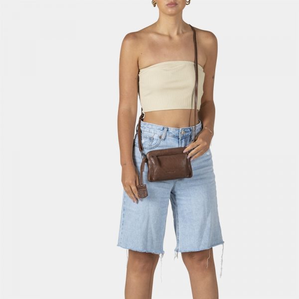 Burkely_BU1000323.84 22_IE MINIBAG_Leder_brown_Unisex_5_2022