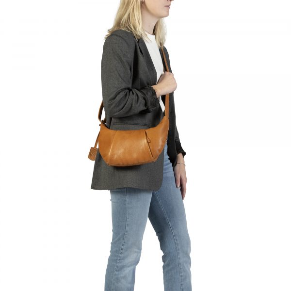 Burkely_BU1000259.84 24_JUST JOLIE CROSSBODY CROISSANT_Leder_cognac_Unisex_5