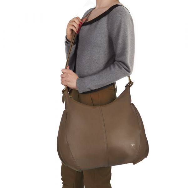 Riccardo Ferducci_018413 045_Hobo bag mit LED-Licht-Fach_Leder_beige_Damen_6