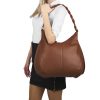 Riccardo Ferducci_018413 059_Hobo bag mit LED-Licht-Fach_Leder_cognac_Damen_6