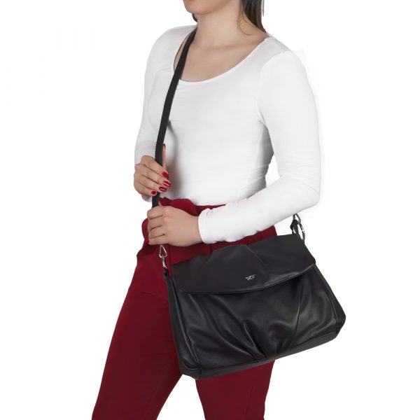 Riccardo Ferducci_018422 002_Crossover mit LED-Licht-Fach_Leder_schwarz_Damen_7