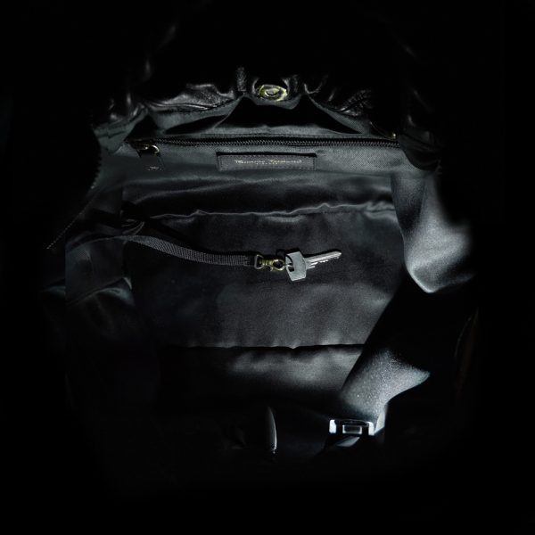 Riccardo Ferducci_018434 002_Shopper mit LED-Licht-Fach_Leder_schwarz_Damen_2