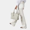 Burkely_BU1000404.29 01_AYLA HANDBAG_Leder_off white_Unisex_5
