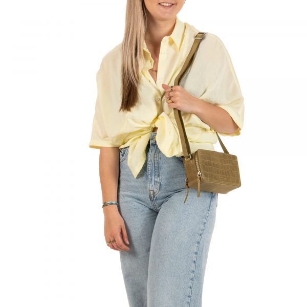 Burkely_BU1000184.29 72_ICON IVY BOX BAG_Leder_gummy green_Unisex_5