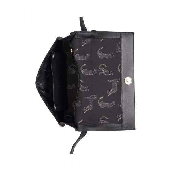 Burkely_BU1000206.43 10_PARISIAN PAIGE BAGUETTE BAG_Leder_black_Unisex_3