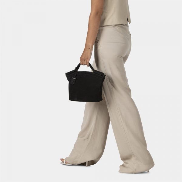 Burkely_BU1000503.69 10_LENE HANDBAG_Leder_black_Unisex_5