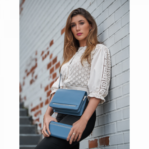 RFID_Leder_blau m. crystal light chrome_Damen_1